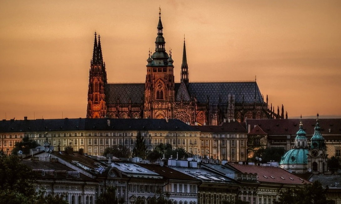 מצודה וסביבותיה Prazsky hrad מצודה וסביבותיה Prazsky hrad